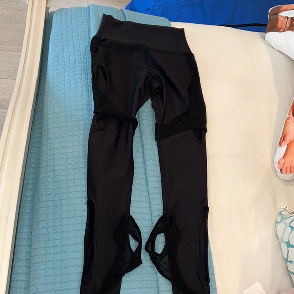 ALO Yoga Pants - black alo leggings